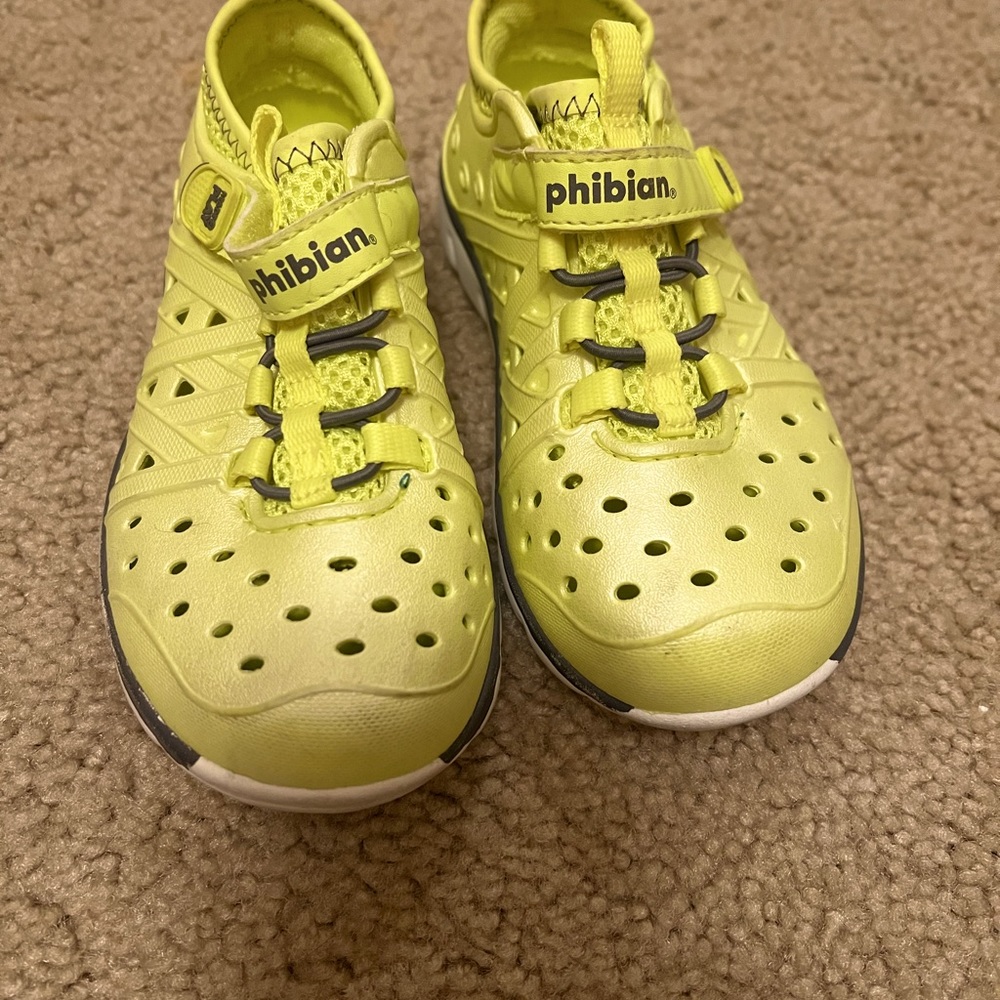 Stride Rite Phibian water shoe / sandal boys size 10 Toddler yellow